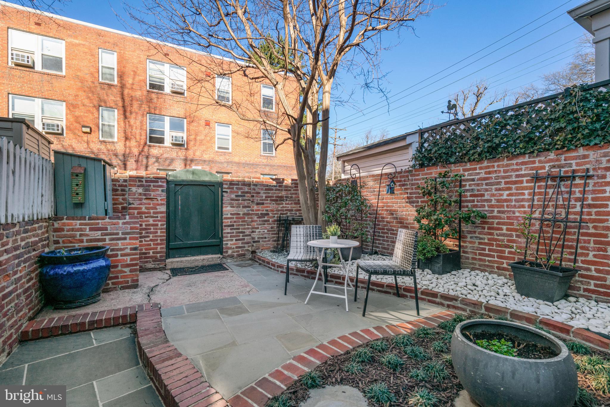 YATES GARDENS - Residential