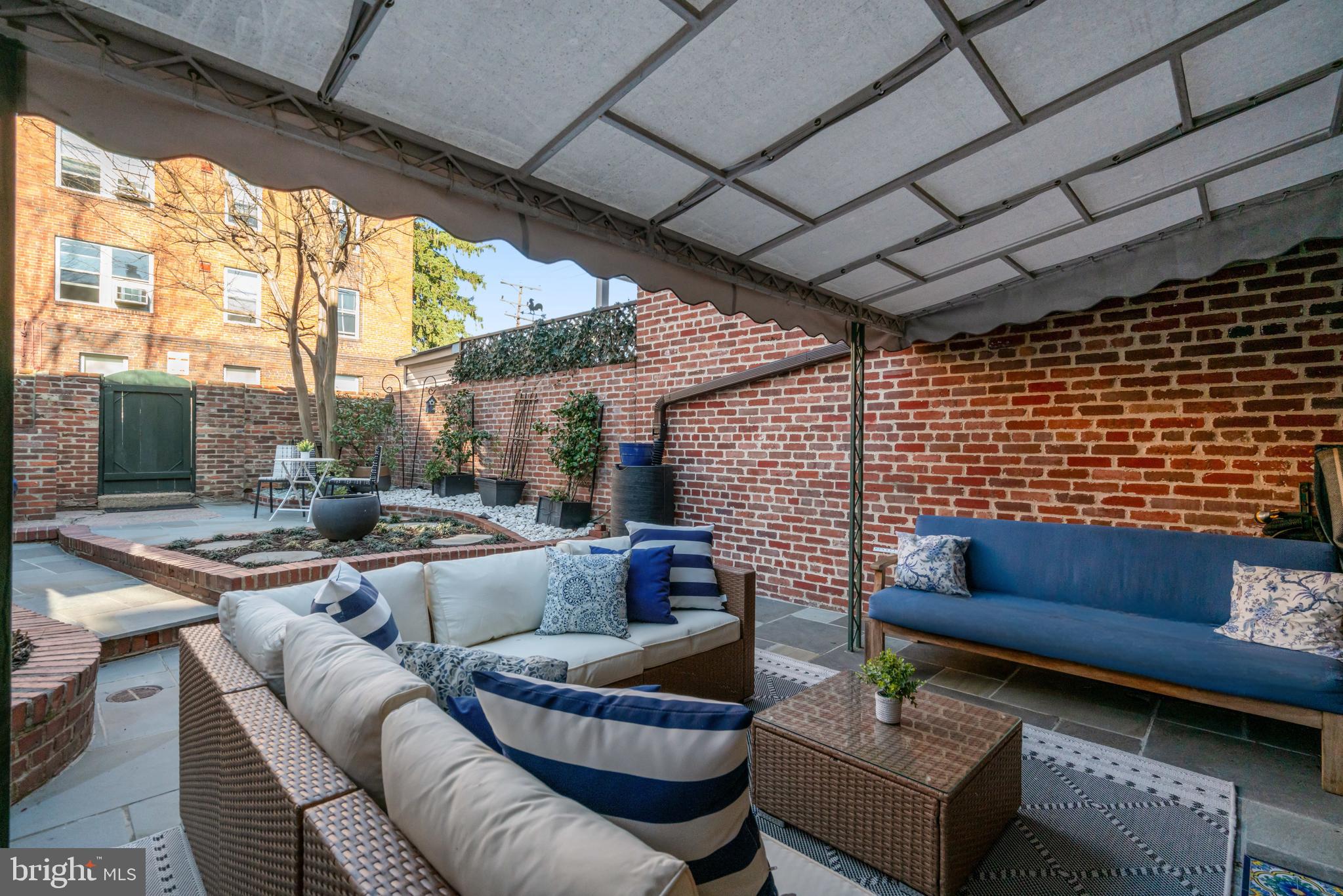 YATES GARDENS - Residential