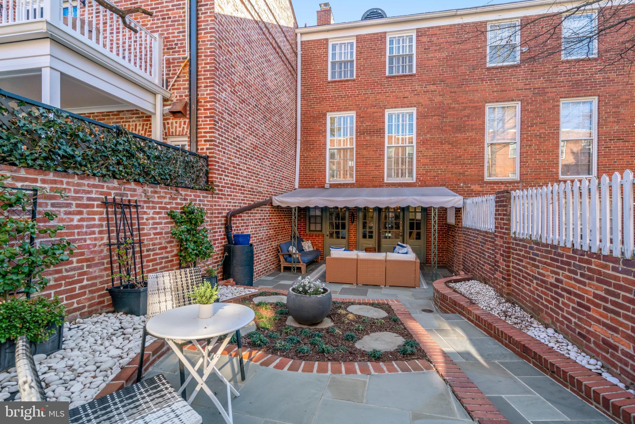 YATES GARDENS - Residential