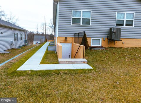 Condo For Rent - 5705 Crestwood Place<br/> RIVERDALE, MD 20737