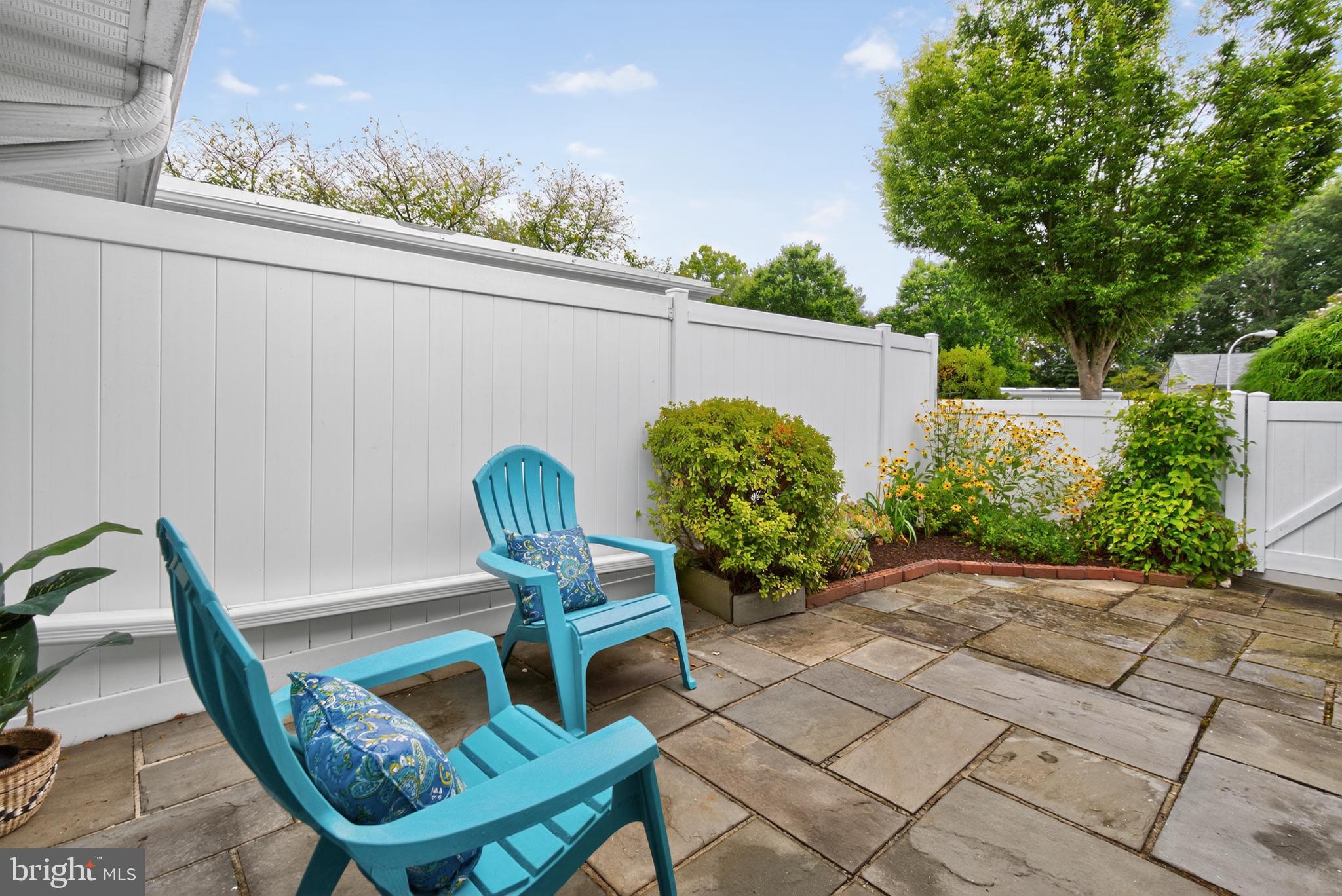 LEISURE WORLD - Residential