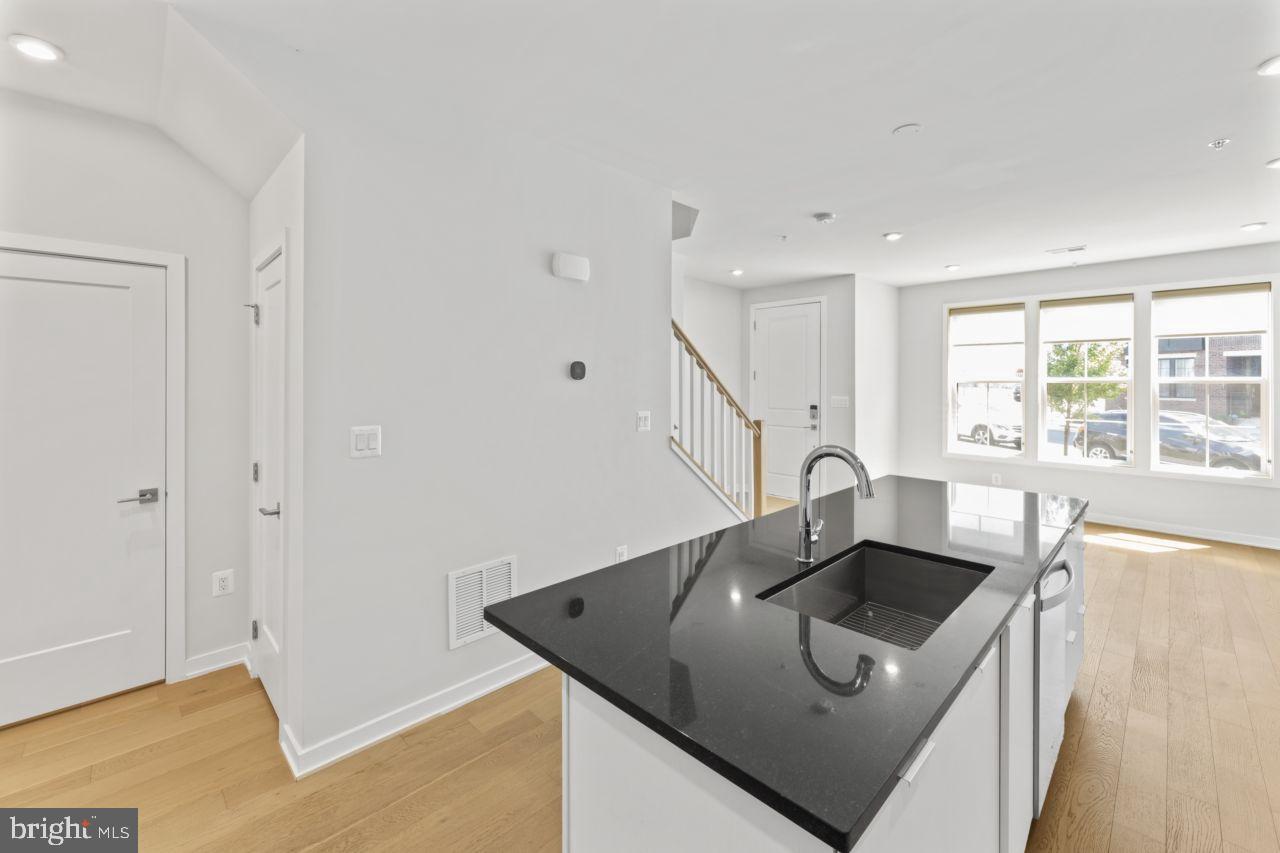 METRO WALK AT MOOREFIELD STATION - Residential Lease