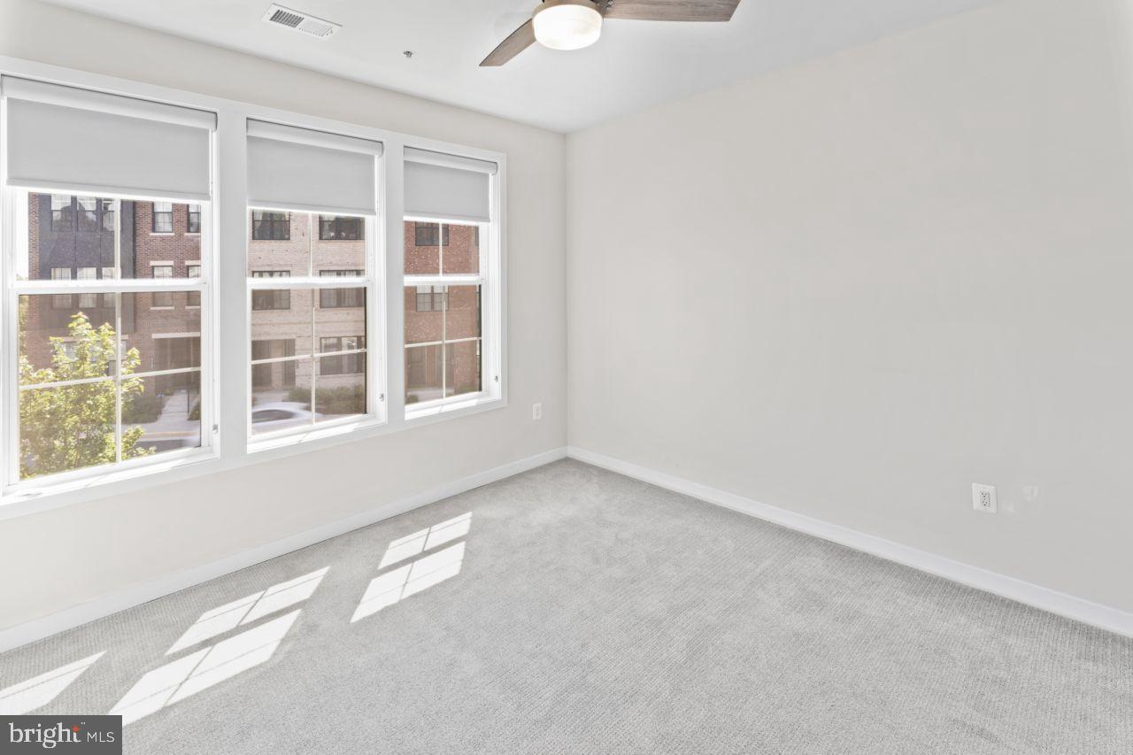 METRO WALK AT MOOREFIELD STATION - Residential Lease