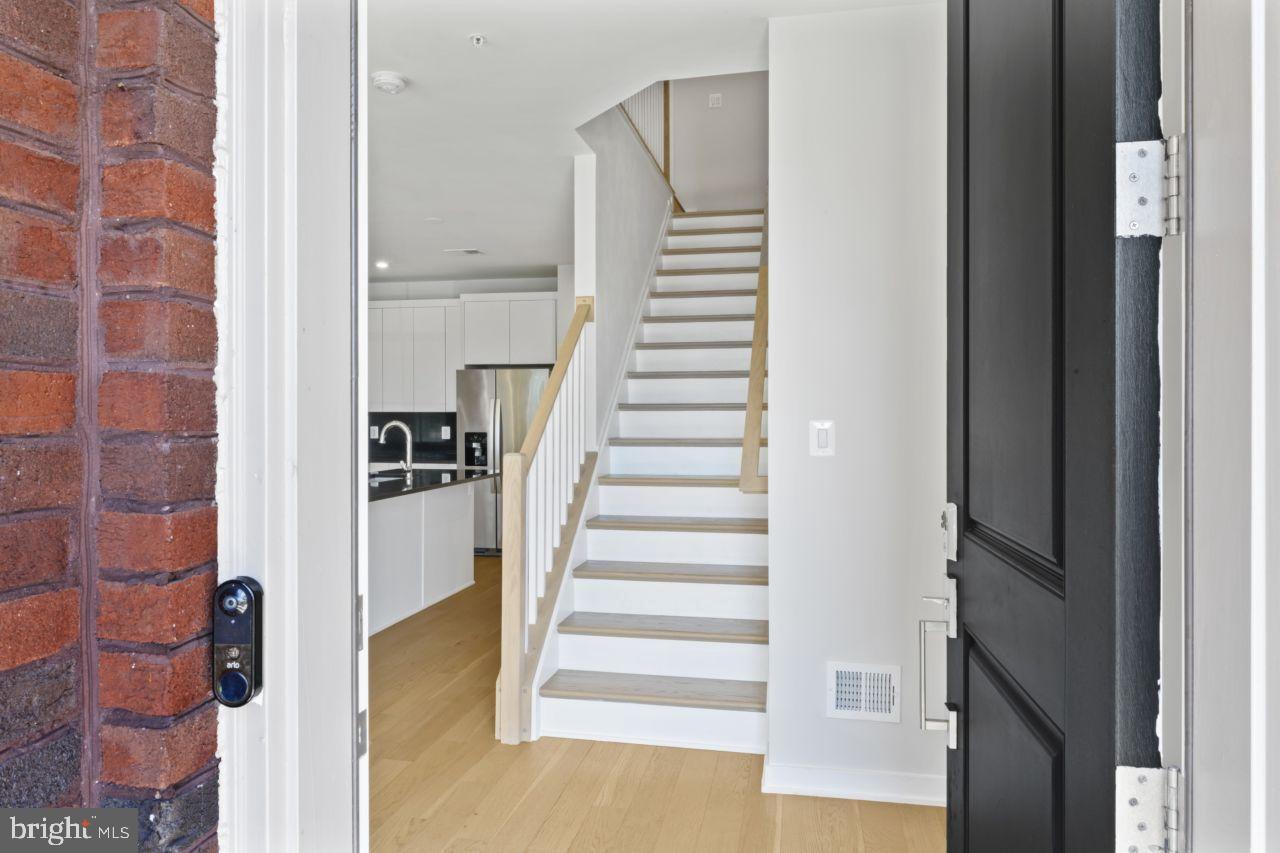 METRO WALK AT MOOREFIELD STATION - Residential Lease