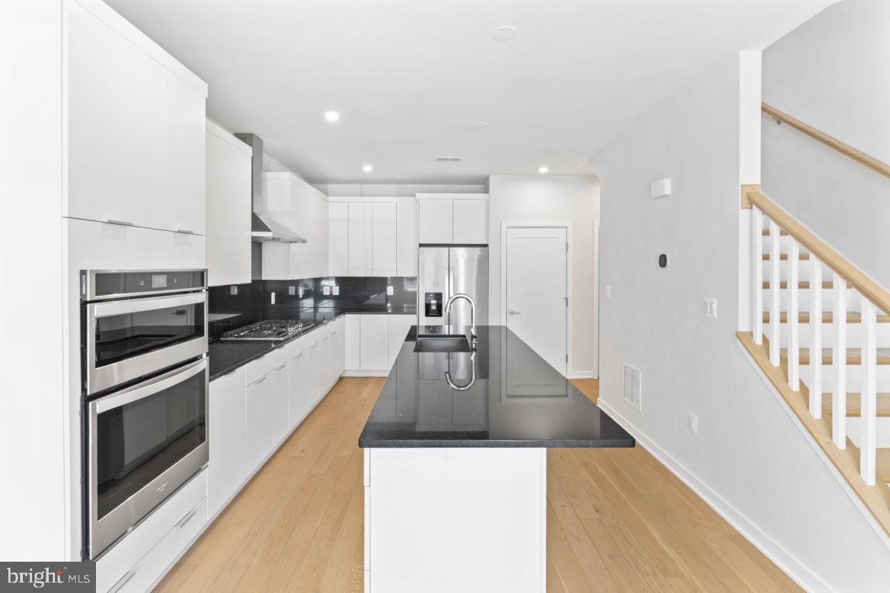 METRO WALK AT MOOREFIELD STATION - Residential Lease