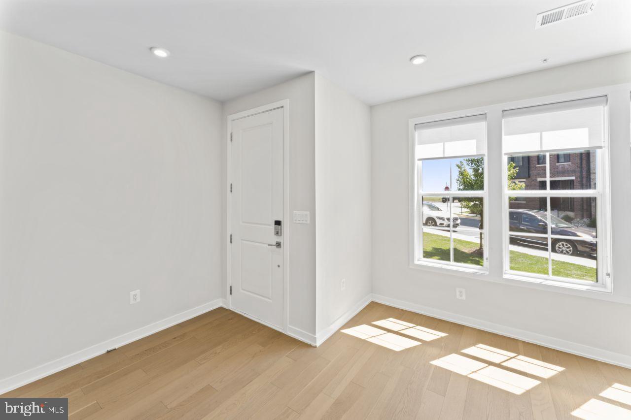 METRO WALK AT MOOREFIELD STATION - Residential Lease