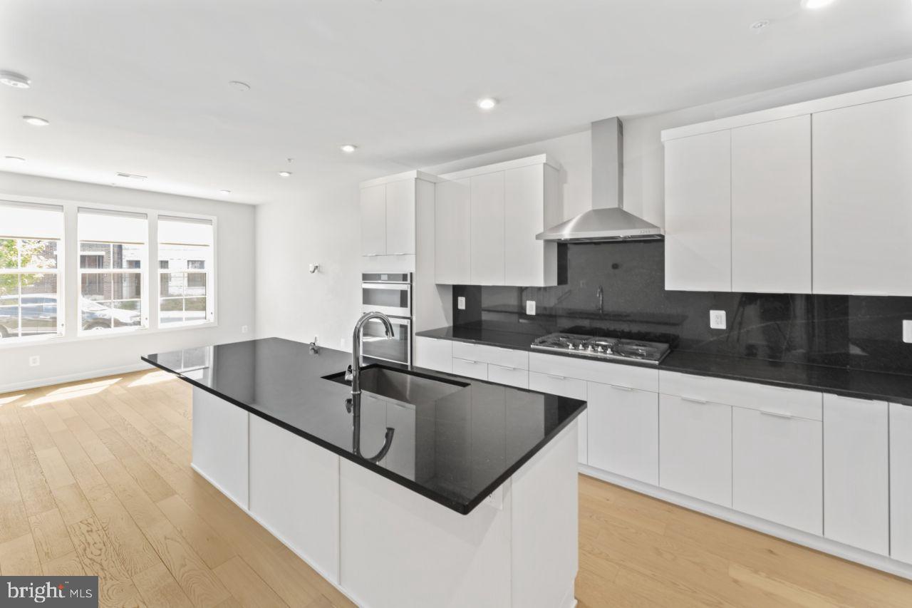 METRO WALK AT MOOREFIELD STATION - Residential Lease