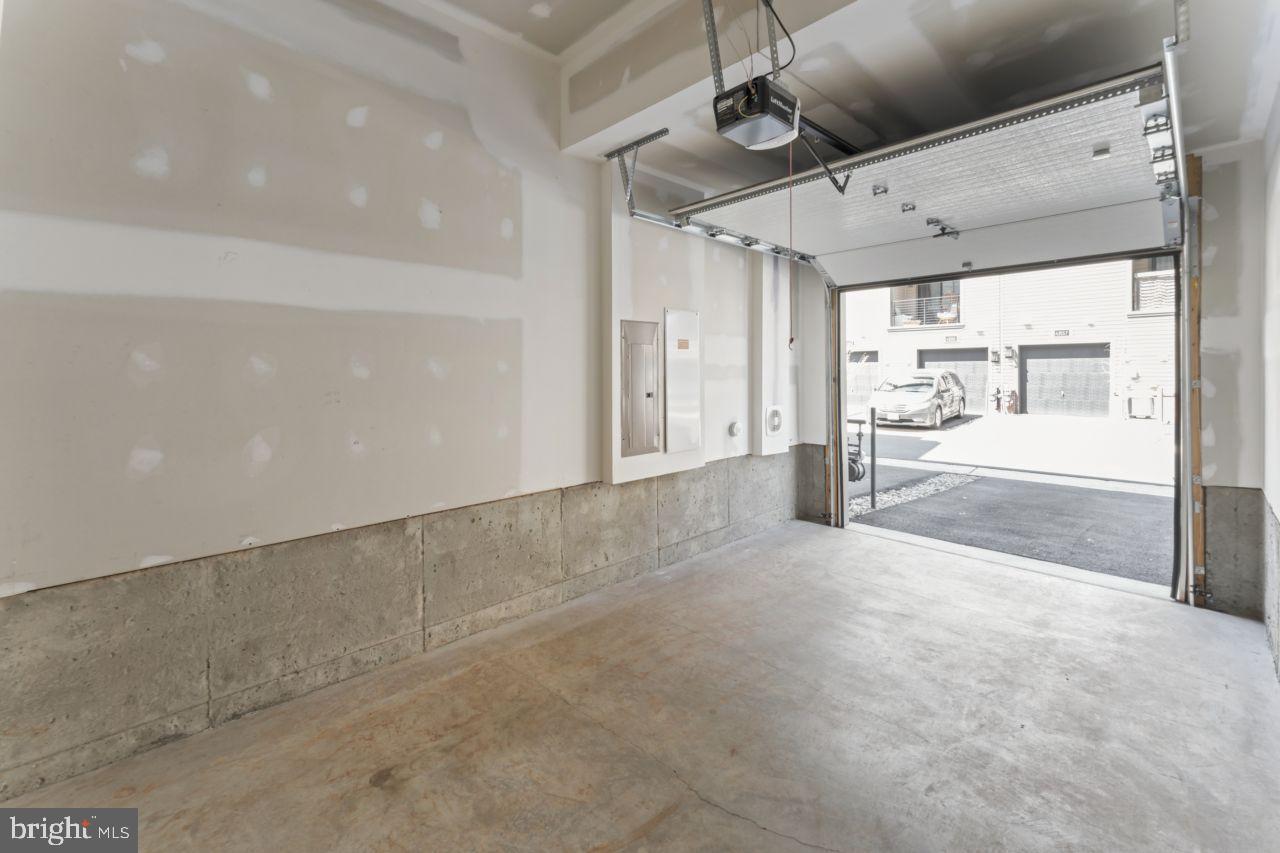 METRO WALK AT MOOREFIELD STATION - Residential Lease