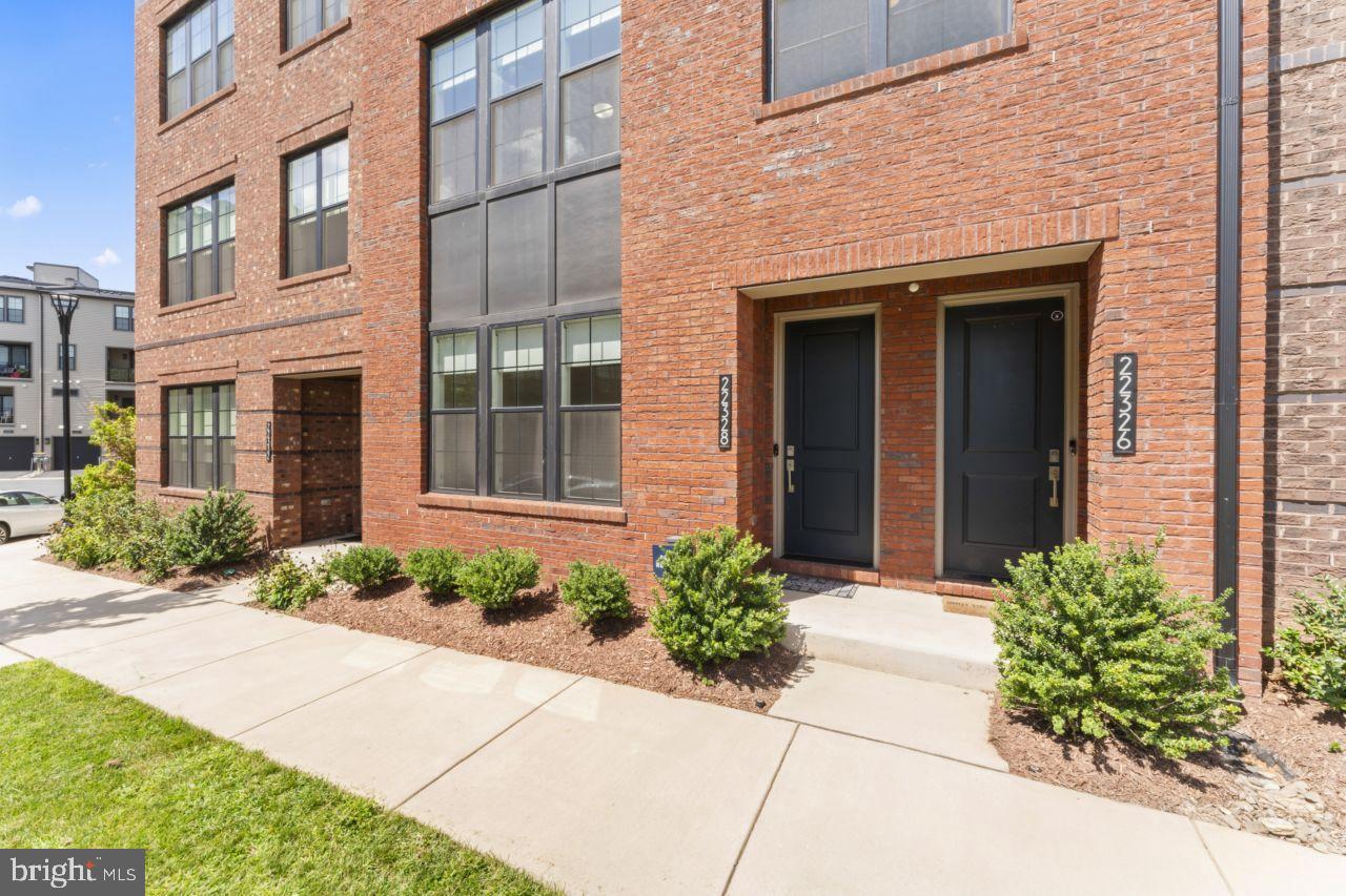 METRO WALK AT MOOREFIELD STATION - Residential Lease