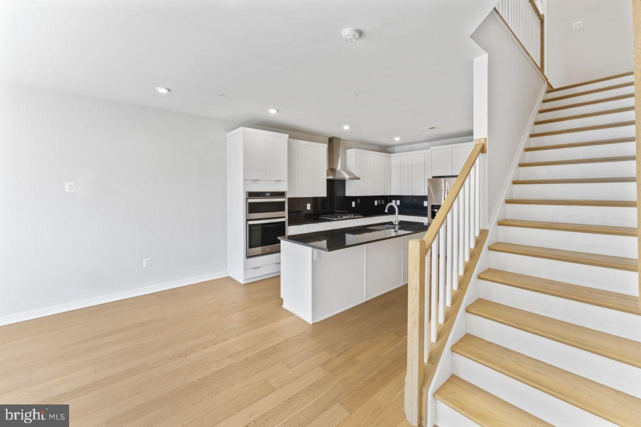 METRO WALK AT MOOREFIELD STATION - Residential Lease