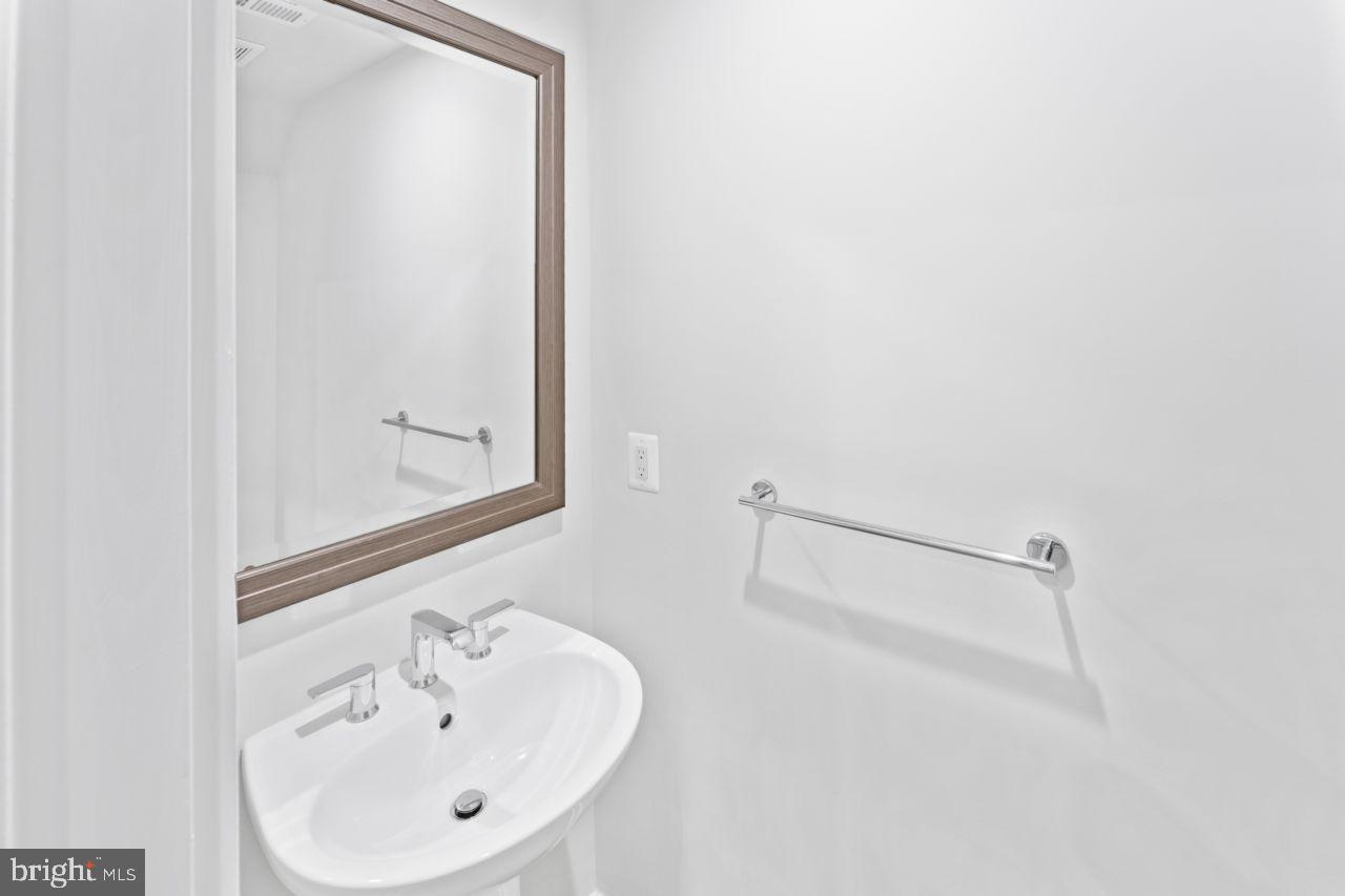 METRO WALK AT MOOREFIELD STATION - Residential Lease