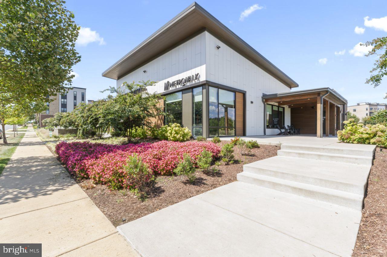 METRO WALK AT MOOREFIELD STATION - Residential Lease