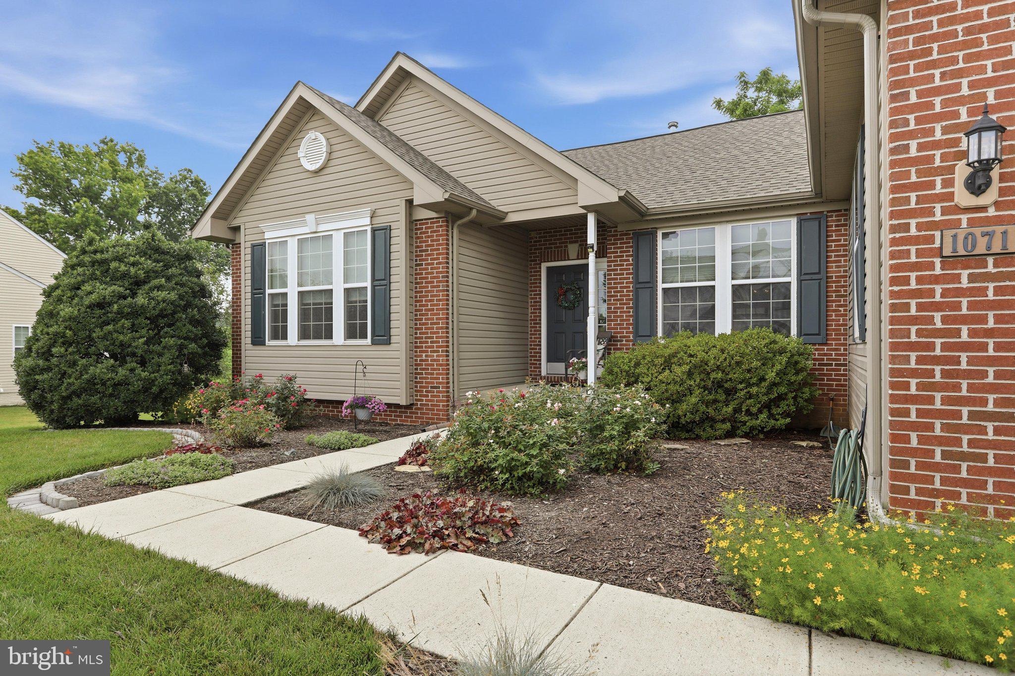 1071 CRESTWOOD DRIVE