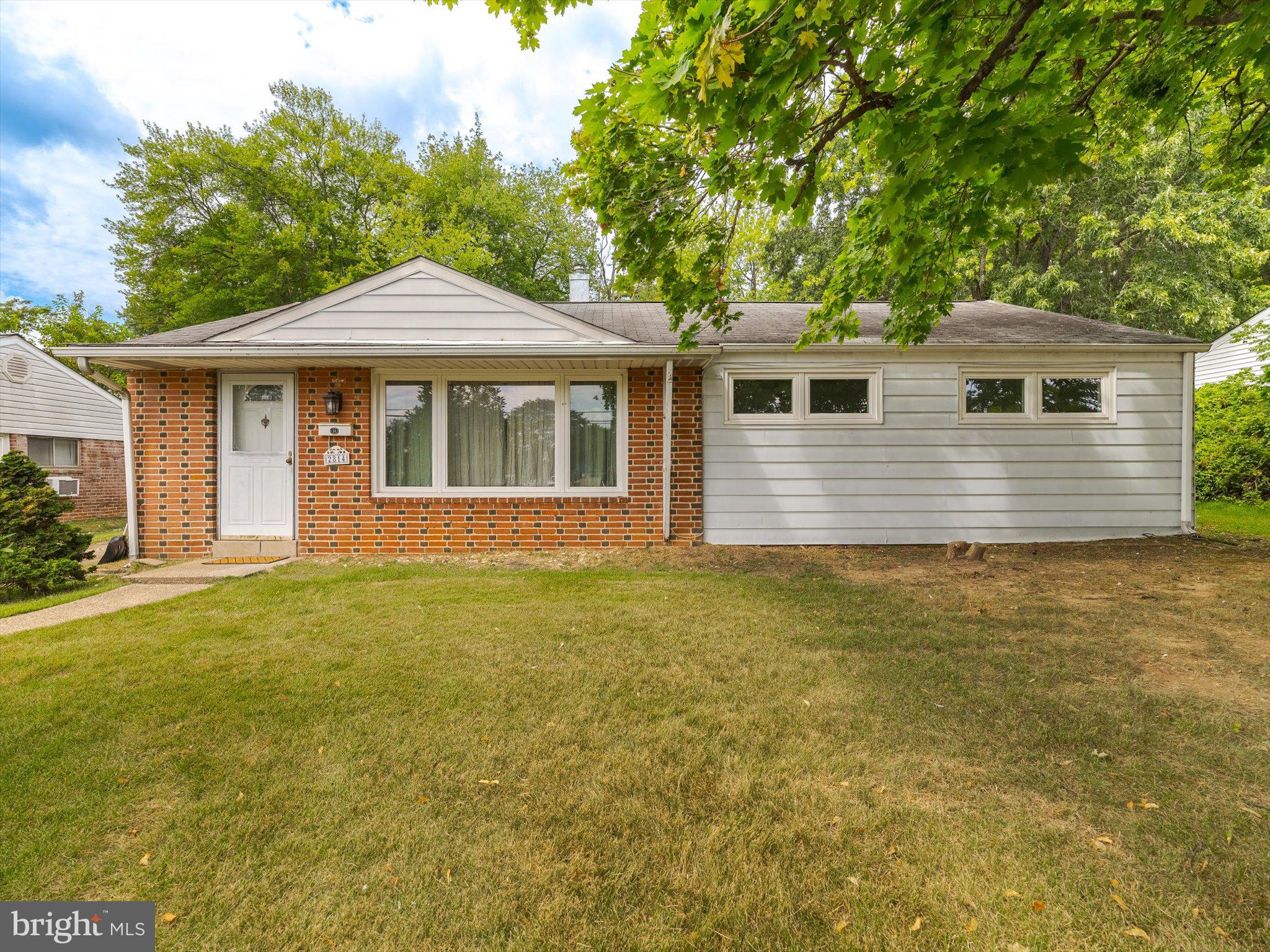 Beautifully maintained, this cozy suburban 3 bedroom rancher has it all; central air conditioning, wood floors, and copious closet space. The house has a large kitchen with pantry and laundry room. One of the best features is the efficient radiant heat in the floors which you will love all winter long. It is located in the Award-winning Abington school district, close to shopping ( Willow Grove Mall) dining, dog park, and Roslyn regional rail station.