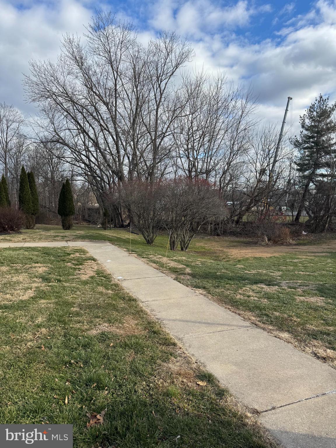 WALNUT COURT - Residential Lease