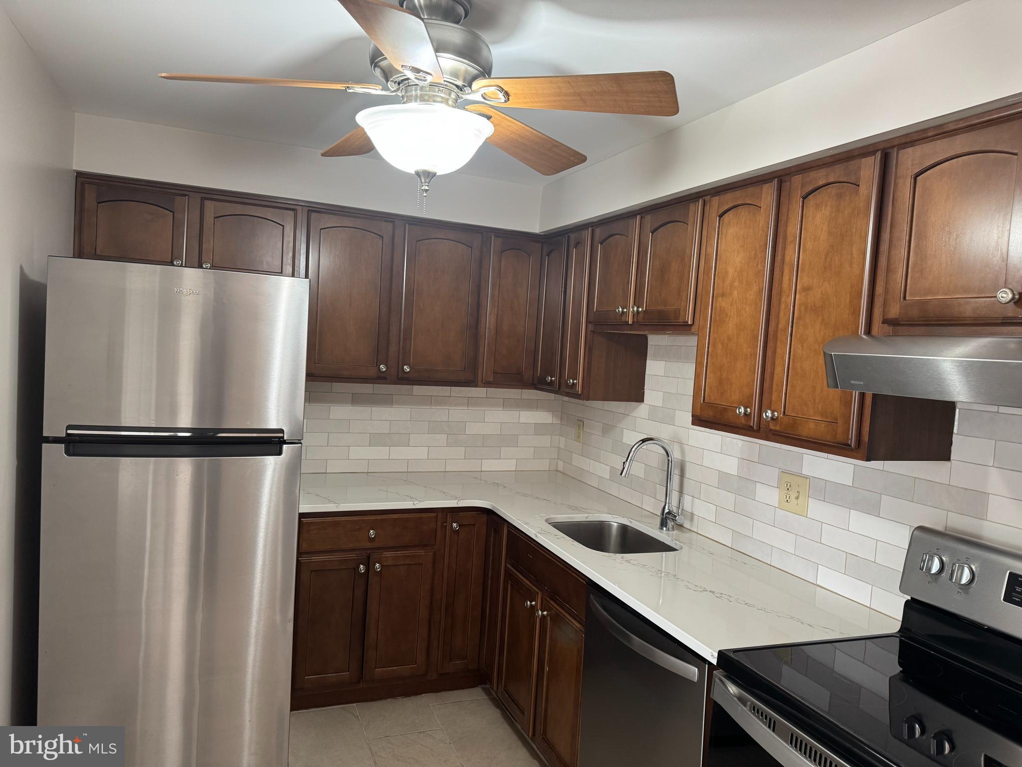 WALNUT COURT - Residential Lease