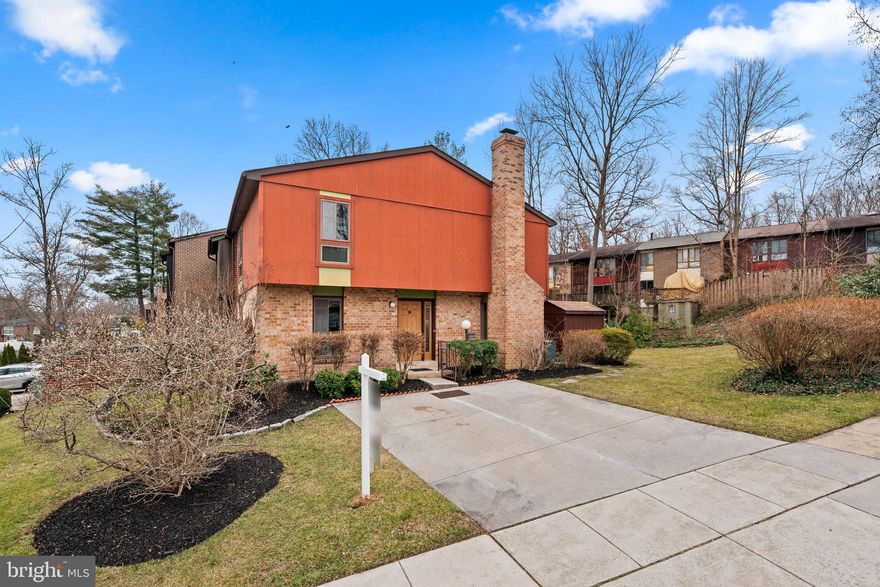 Enjoy a highly convenient lifestyle in this move in ready duplex
townhome in Russett Ridge offering gleaming hardwoods and
laminates, and loads of natural light.
Simple elegance shines throughout this freshly painted home featuring
a welcoming foyer, a central dining room with a modern light fixture,
and a spacious living room a glow with heat from the wood burning
fireplace and a walkout to a paver patio.
A bright and cheery kitchen boasts, a breakfast space, a sliding glass
door opening to the side deck, a pantry, white cabinetry, granite
counters, and stainless steel appliances.
Owner's suite presents a walk-in closet, a wall of windows, a modern
flair lighted ceiling fan, and a private bath.
The newly finished lower level offers a rec room, a bonus room, a
laundry, and the always needed storage space.