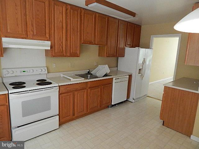 SARATOGA TOWNHOUSES - Residential