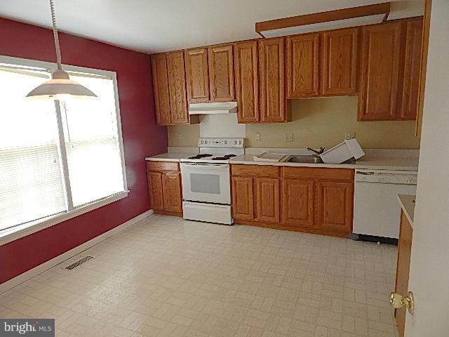 SARATOGA TOWNHOUSES - Residential