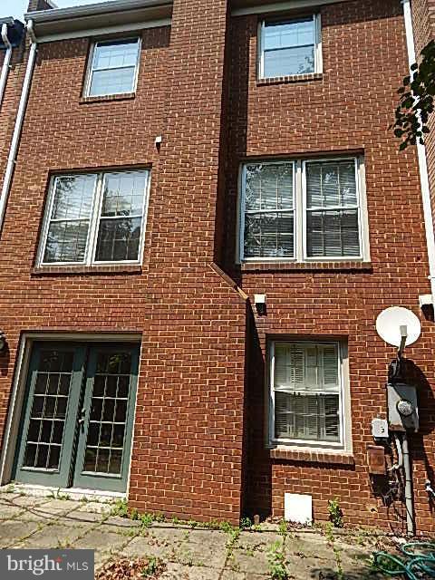 SARATOGA TOWNHOUSES - Residential