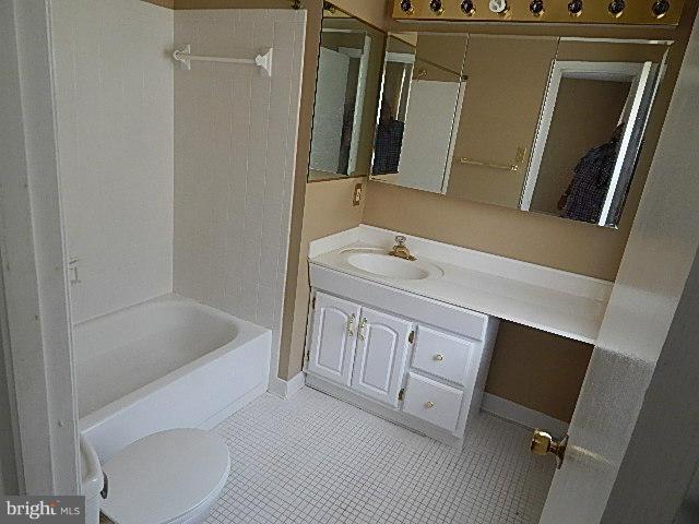 SARATOGA TOWNHOUSES - Residential