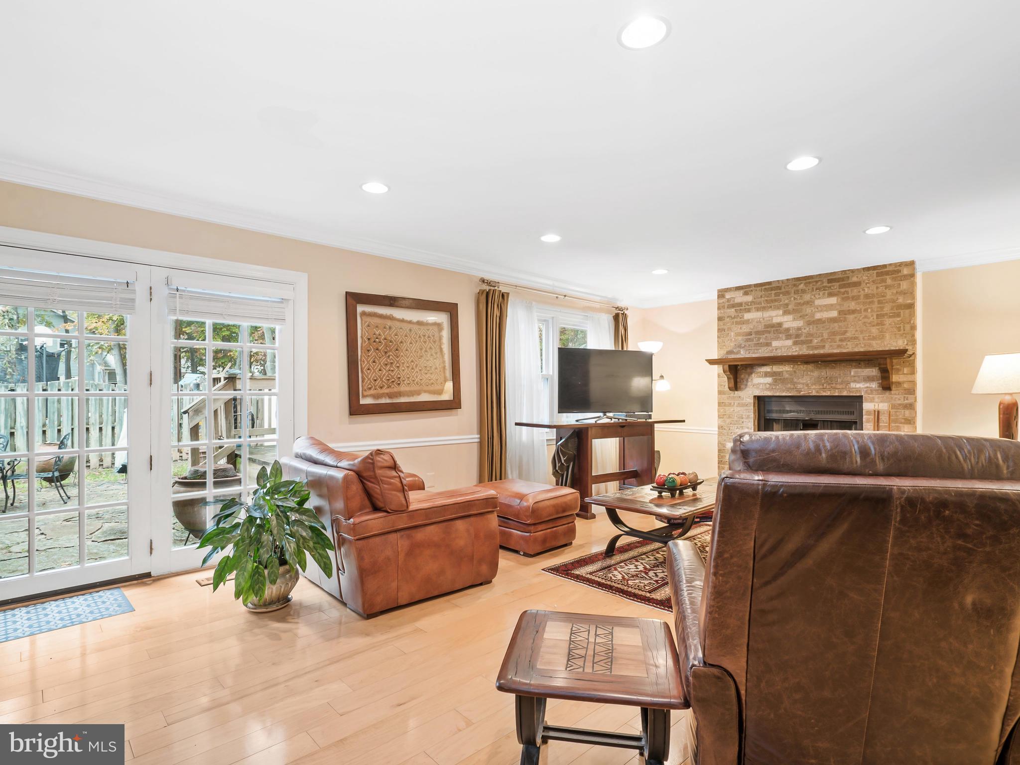 LONGWOOD KNOLLS - Residential Lease