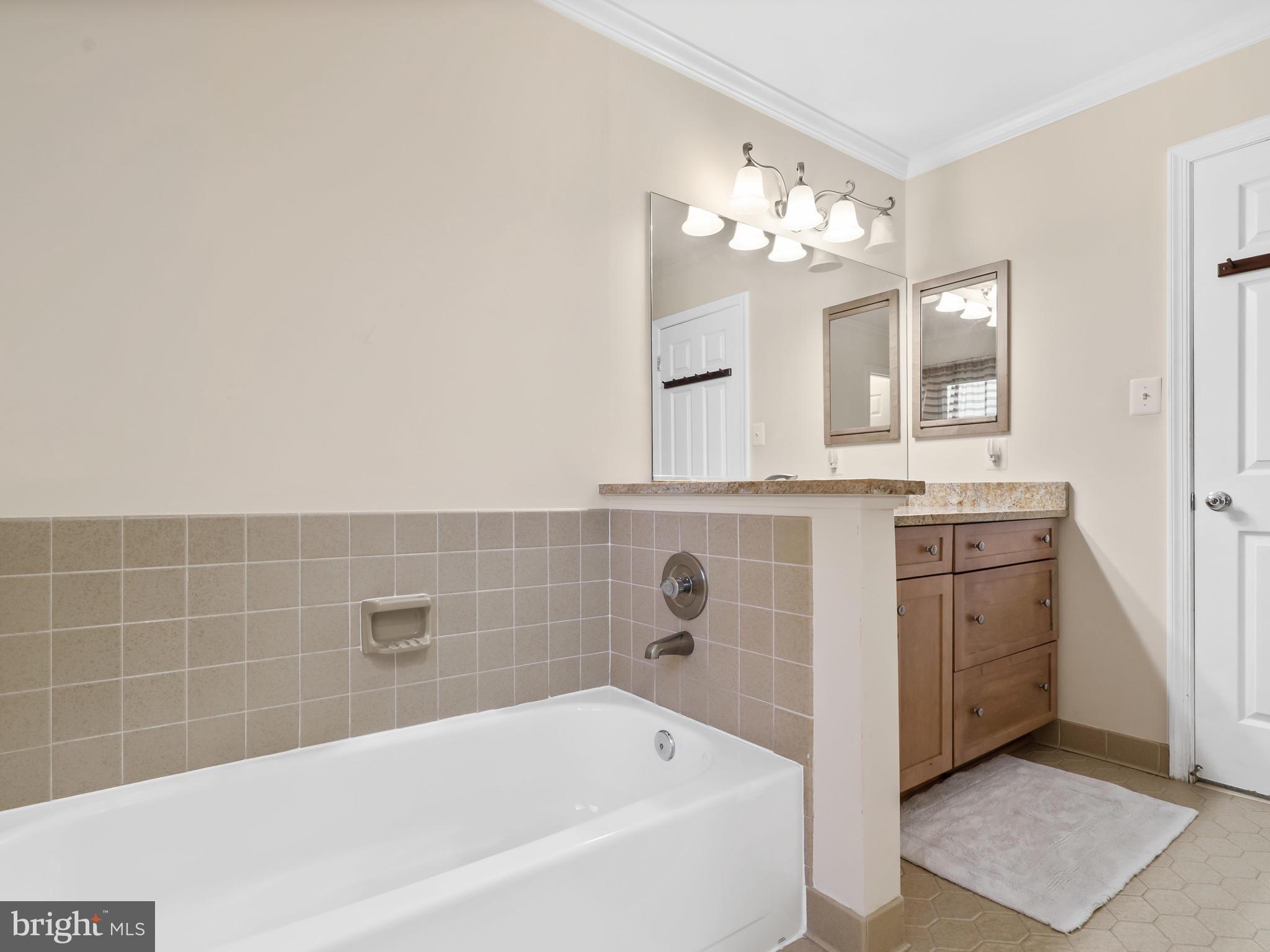 LONGWOOD KNOLLS - Residential Lease