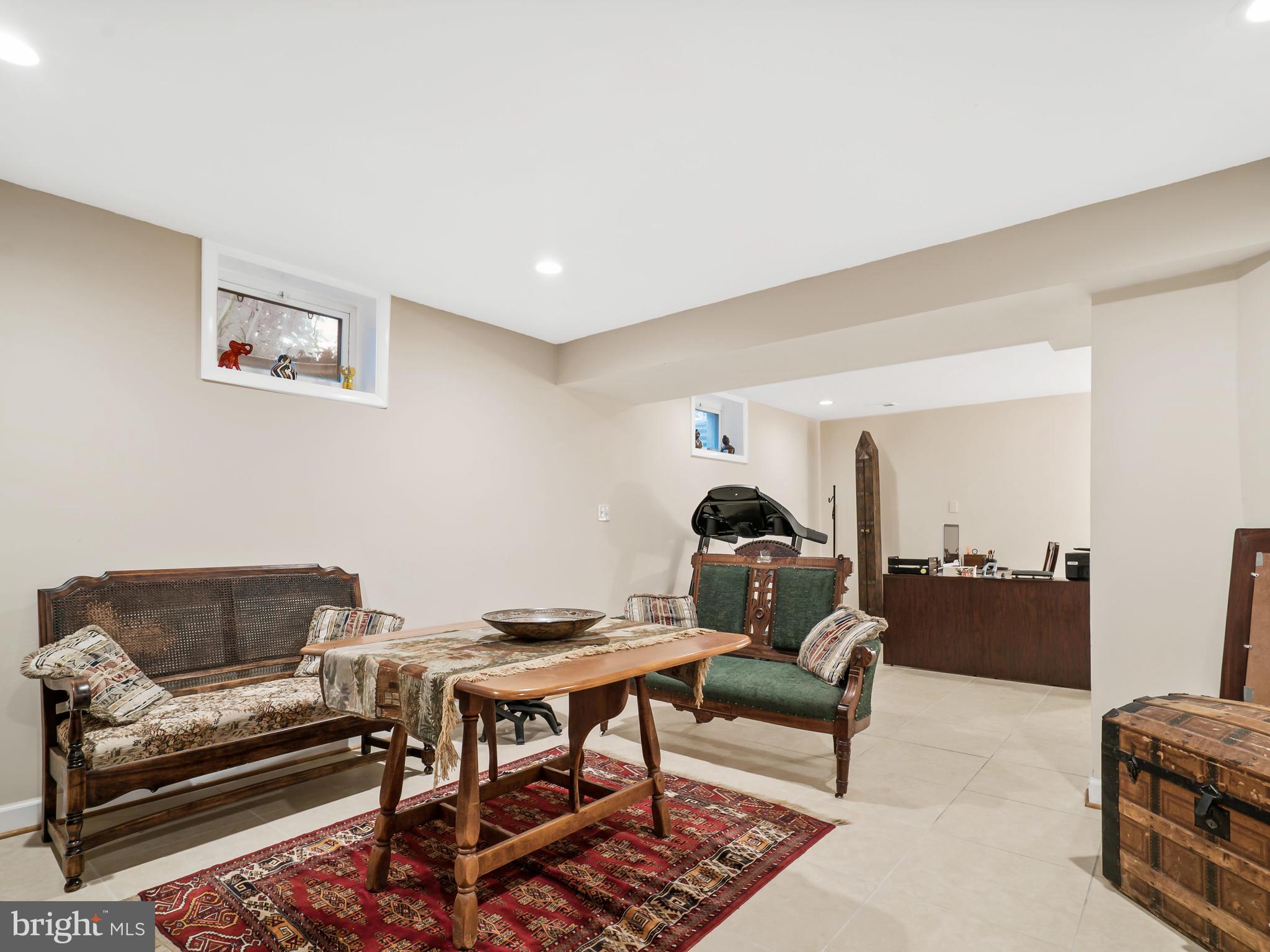 LONGWOOD KNOLLS - Residential Lease