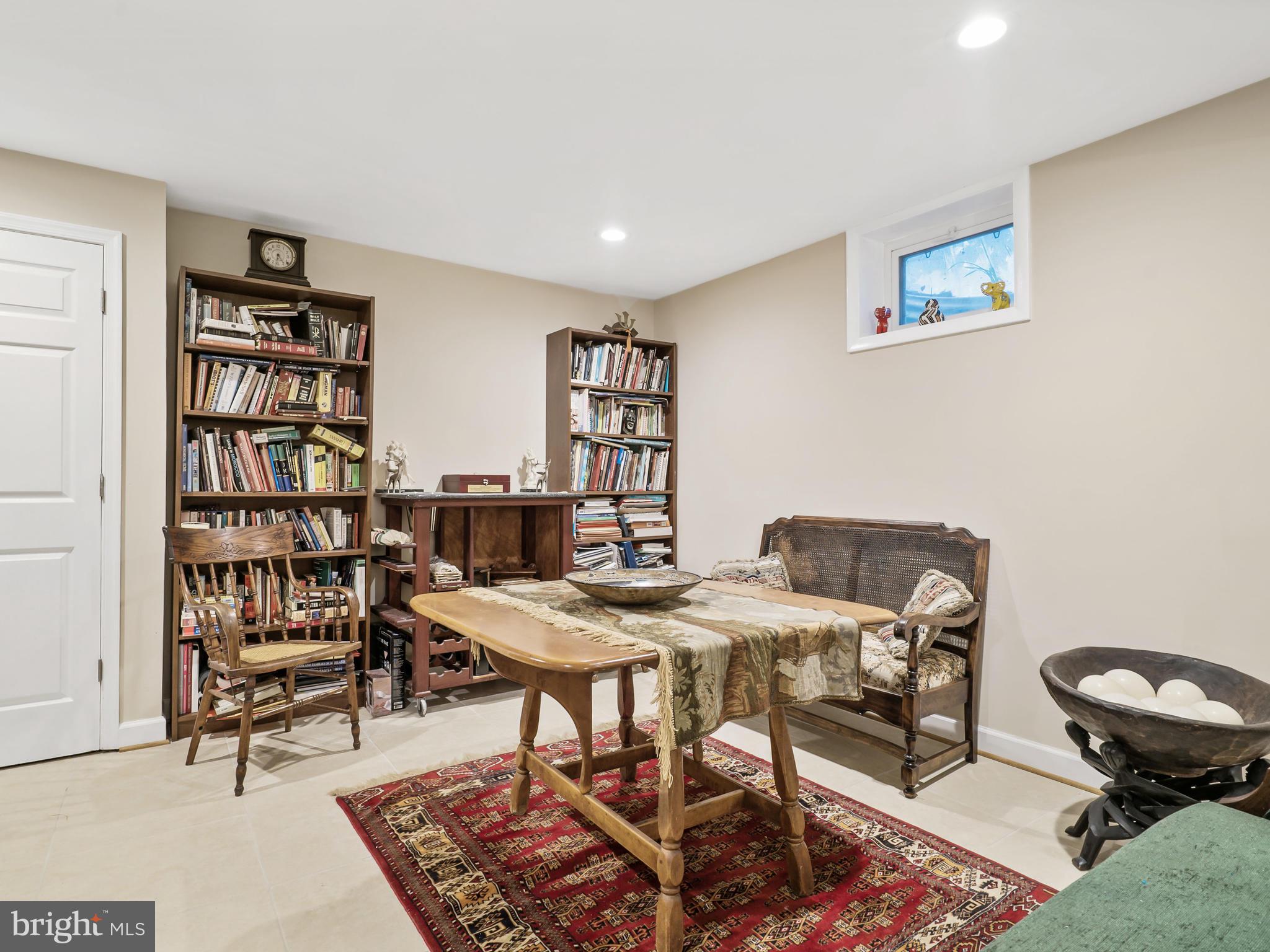 LONGWOOD KNOLLS - Residential Lease