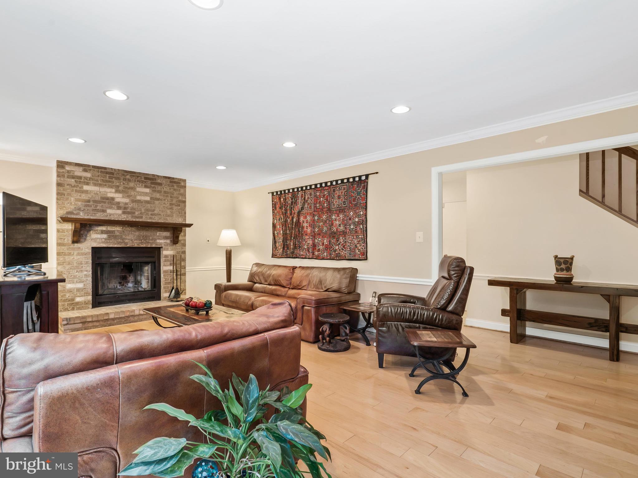 LONGWOOD KNOLLS - Residential Lease