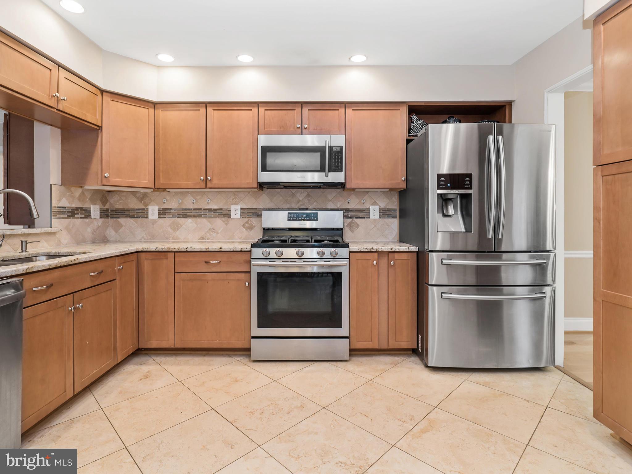 LONGWOOD KNOLLS - Residential Lease