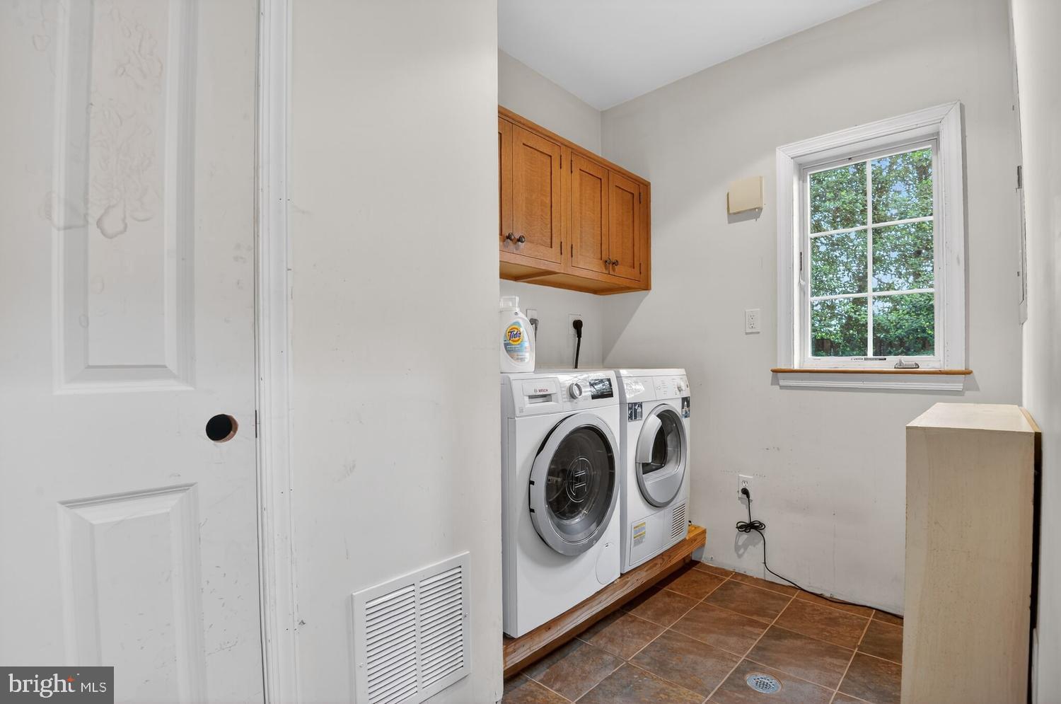 ANNANDALE ACRES - Residential