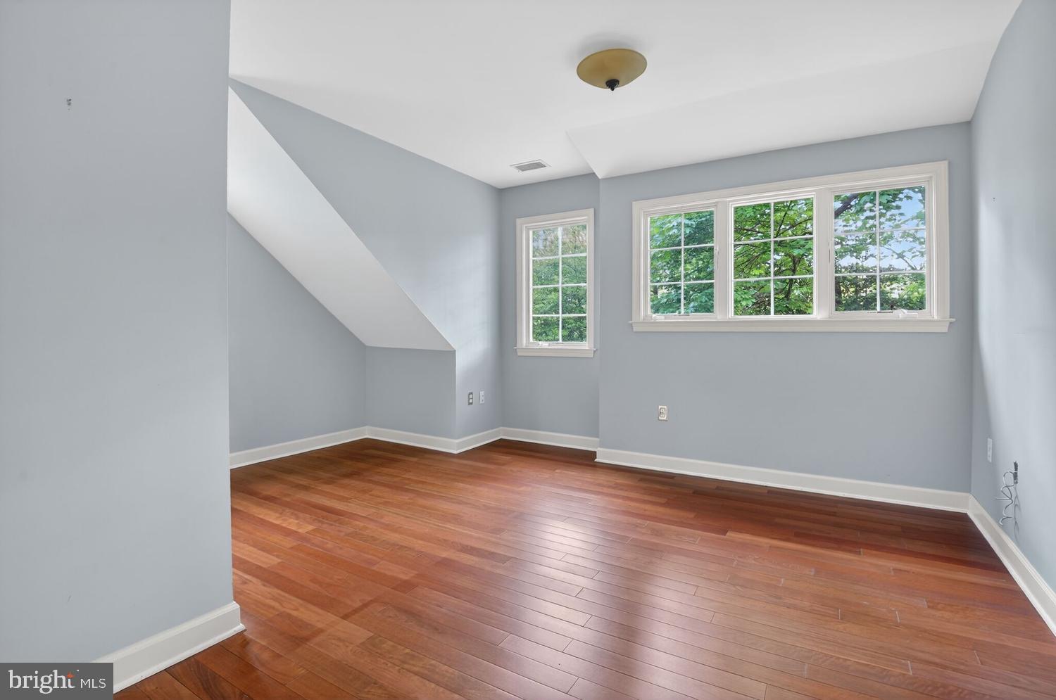 ANNANDALE ACRES - Residential