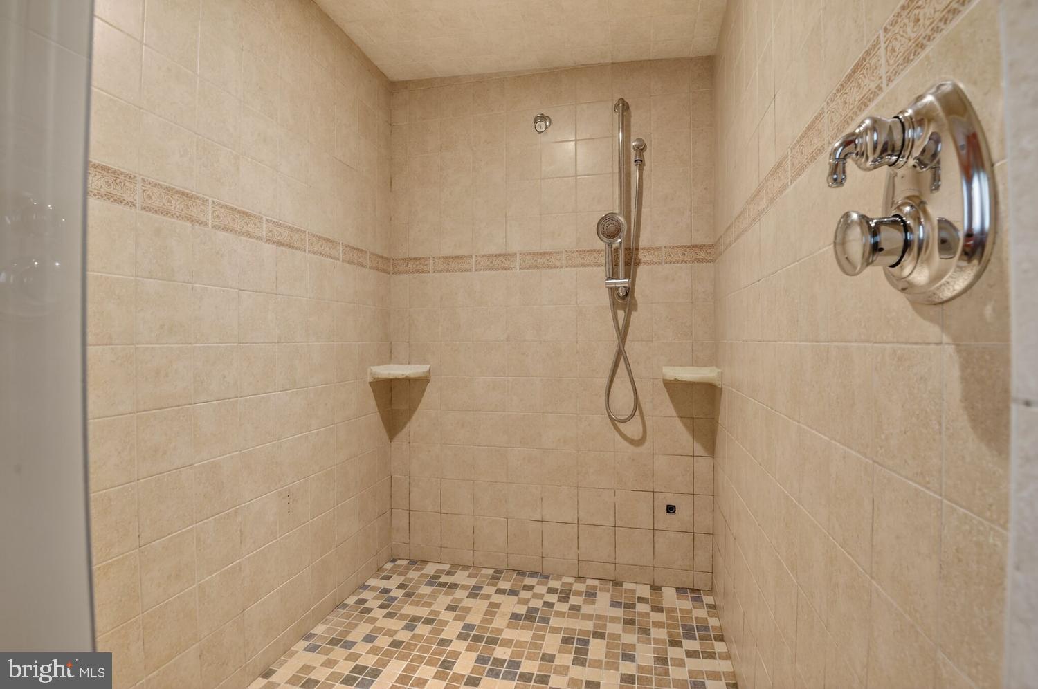 ANNANDALE ACRES - Residential