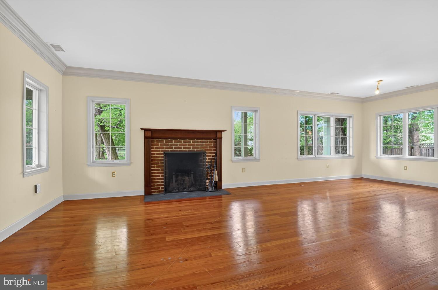 ANNANDALE ACRES - Residential