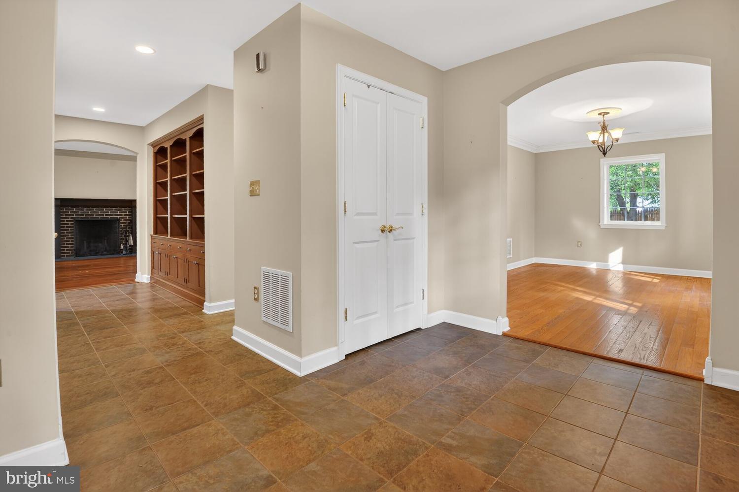 ANNANDALE ACRES - Residential