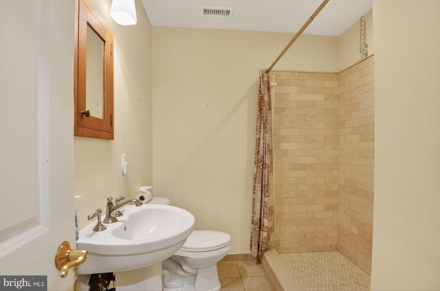 ANNANDALE ACRES - Residential