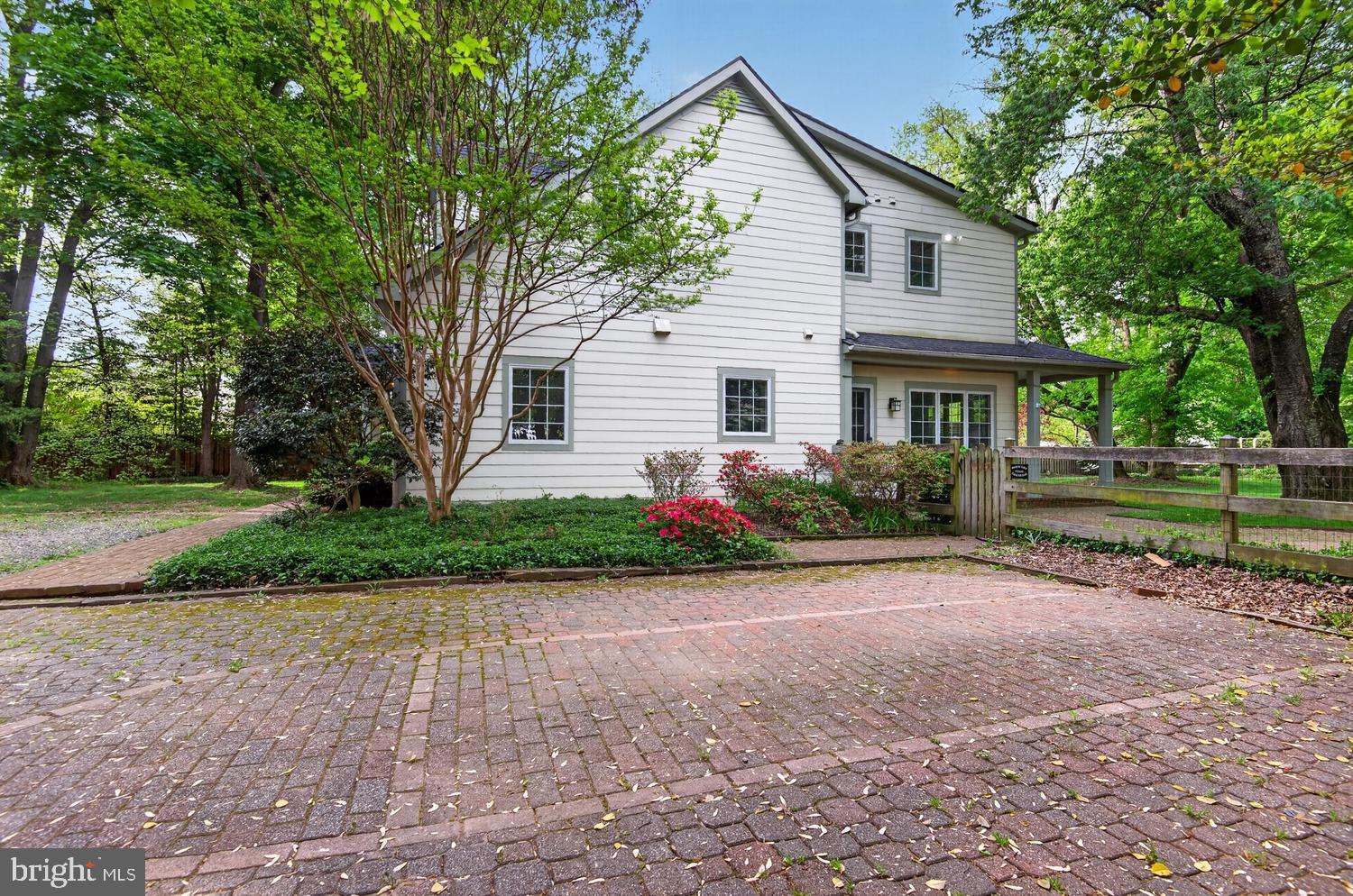 ANNANDALE ACRES - Residential