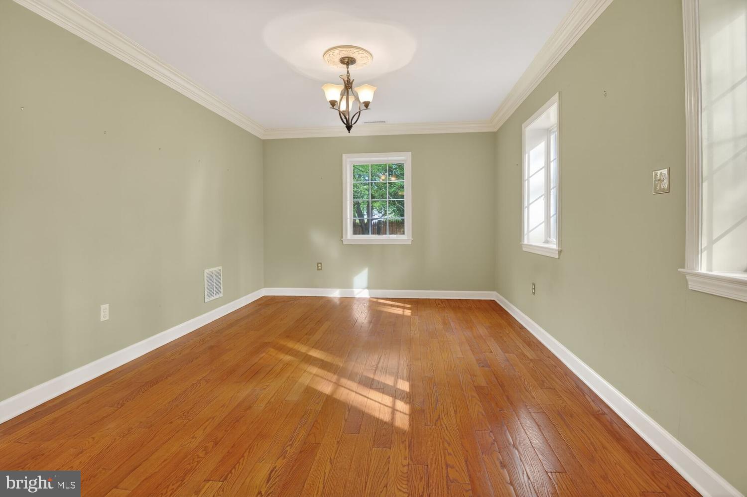 ANNANDALE ACRES - Residential