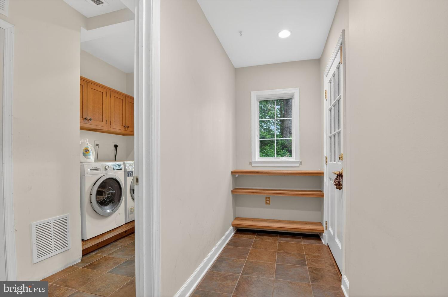 ANNANDALE ACRES - Residential