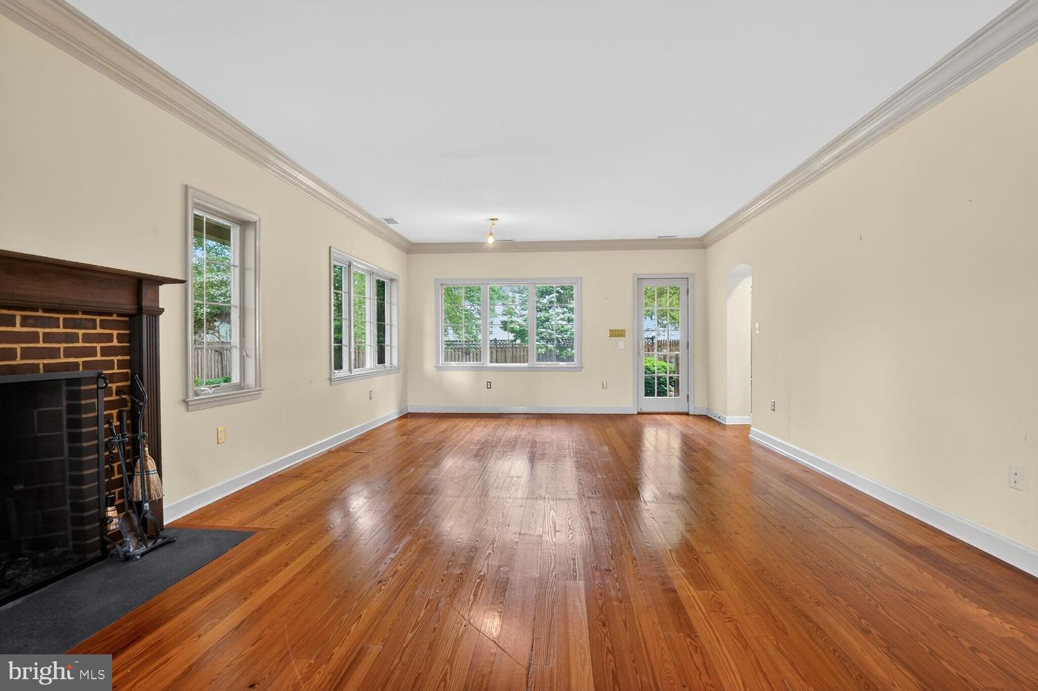 ANNANDALE ACRES - Residential