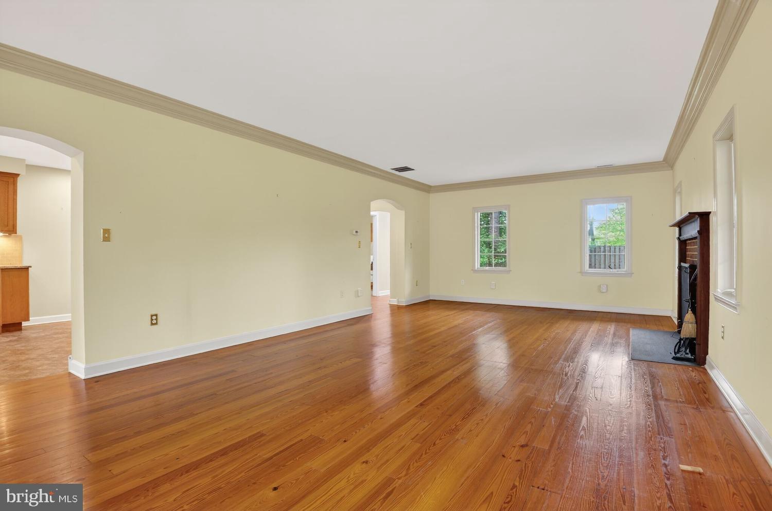 ANNANDALE ACRES - Residential