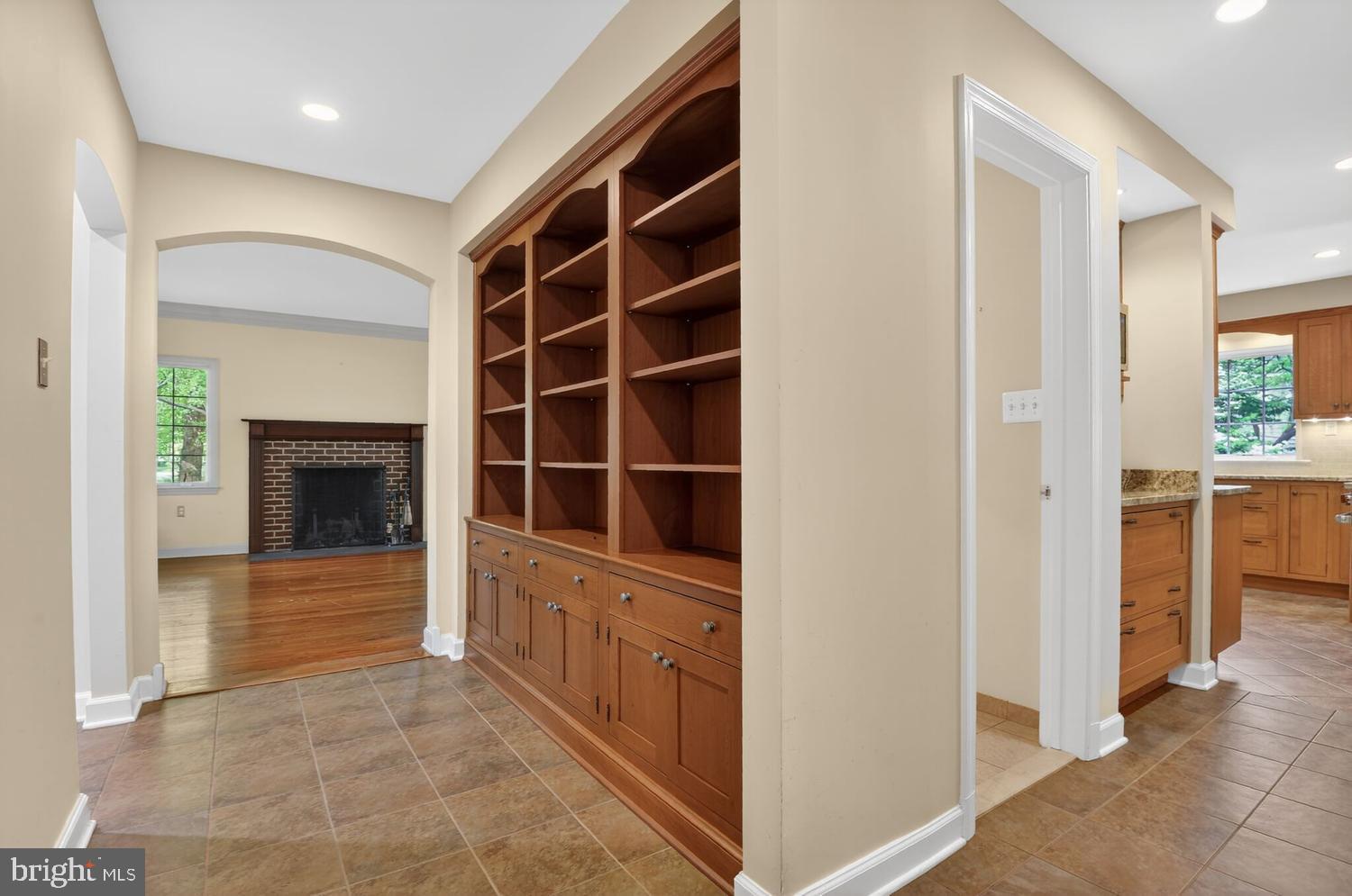 ANNANDALE ACRES - Residential