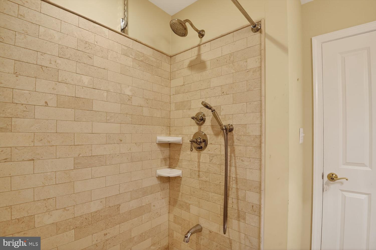 ANNANDALE ACRES - Residential