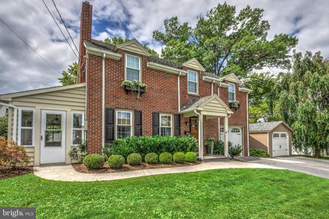 Photo of 60 N Kinzer Avenue, New Holland, PA 17557 (MLS # PALA2055848)