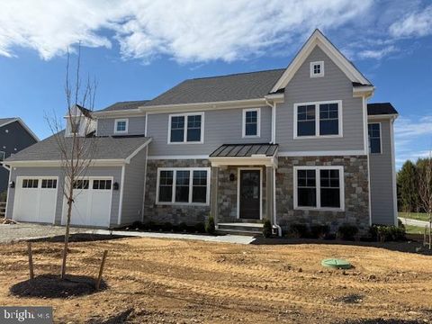 302 OLD KINGFISHER LANE MALVERN PA 19355