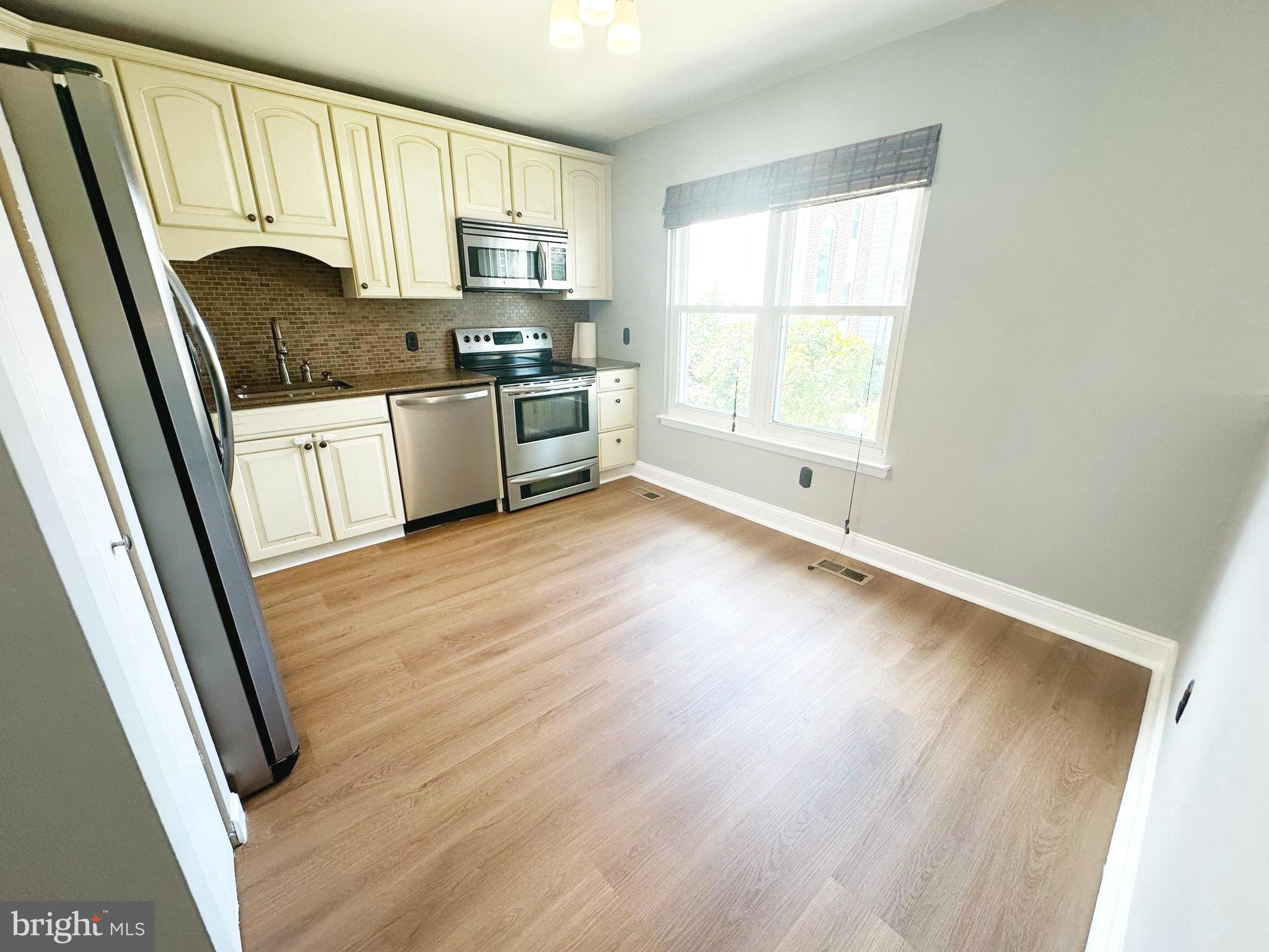 CROFTON VILLAGE - Residential