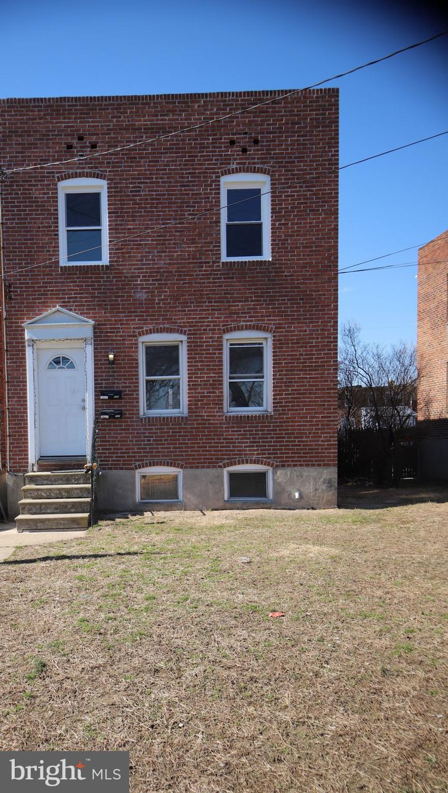 Lovely 1 bedroom 1 bath 2nd floor unit with new windows has washer and dryer in the basement  this is a must see!