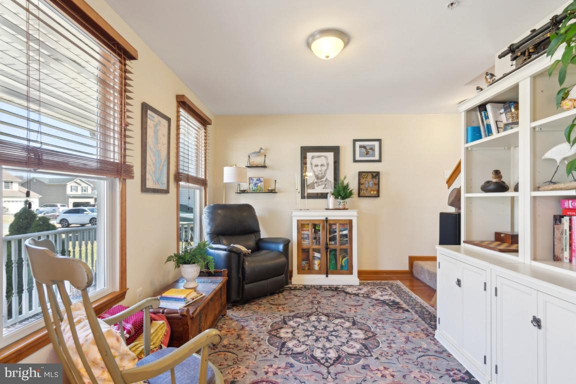 KENSINGTON COURTS - Residential