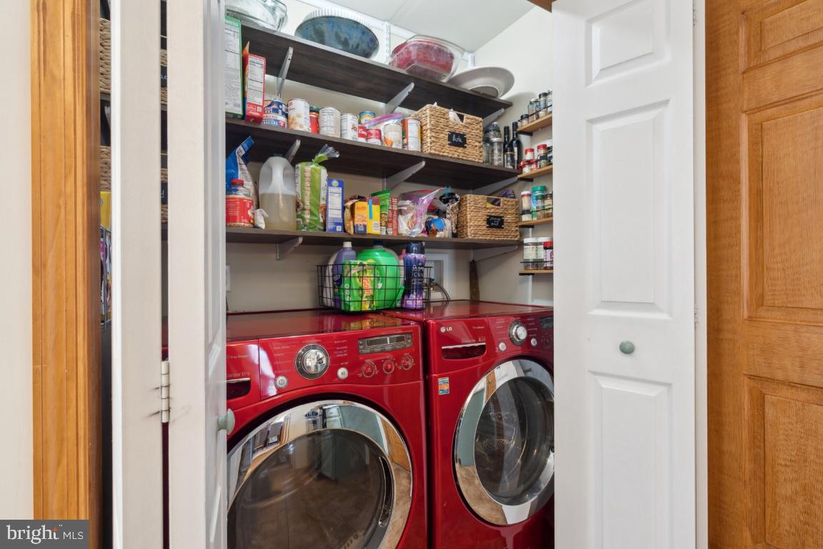 KENSINGTON COURTS - Residential